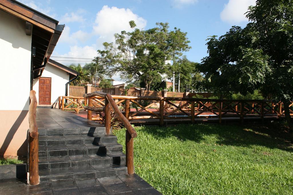 Posada Del Jacaranda Puerto Iguazú Buitenkant foto